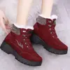 Botas de nieve para mujer, nuevo estilo para el invierno 2026, de suela gruesa, cálidas, forradas de felpa y engrosadas para mayor comodidad, adecuadas para mujeres de mediana edad y mayores, con suelas antideslizantes y hechas de algodón