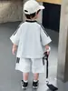 Conjunto de verano para niños 2026 nueva ropa de verano para niños, conjunto deportivo ligero de manga corta elegante para niños pequeños, moderno