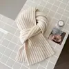 JM ofrece venta al por mayor de fábrica de bufandas de punto a rayas para mujer, perfectas para el invierno. Estas bufandas de estilo coreano son versátiles, están hechas de una mezcla de lana coreana y son gruesas para mayor calidez.