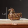 Enfeite Trazedor de Fortuna de Sândalo Roxo, Cavalo do Zodíaco Fofo, Cavalo de Madeira, Amuleto da Sorte para o Ano do Cavalo, Decoração de Mesa Atrai-Dinheiro