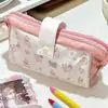 Estuche para Lápices Grande de Gato Estilo Little Red Book, Caja de Papelería Portátil Linda con Corazón de Niña, Bolsa de Almacenamiento para Cosméticos