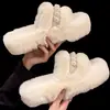 Chinelo Peludo de Sola Grossa com Pérola para Uso Externo Feminino 2025 Outono Chinelos Antiderrapantes Internos para Casa Chinelos de Algodão Peludos