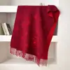 Bufanda de Camelia Estilo Pequeño Aroma Otoño Invierno 2026 para Mujer Cálida Tacto de Alta Gama Cortavientos Ropa Exterior Chal de Jacquard de Doble Cara