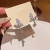 Pendientes Asimétricos de Borla de Perla de Cristal Mariposa Pinzas de Mosquitero Pendientes de Estilo Nuevo Elegantes de Gama Alta para Mujer