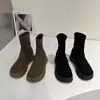 2025 Novas Botas de Cano Alto Slip-On Versáteis e na Moda Botas Curtas Populares Botas Stretch de Solado Grosso para Mulheres Inverno com Lã