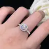 Anel Quadrado Oco Vintage Cravejado de Diamantes para Mulheres, Prata Esterlina 925 Banhado a Ouro Joia de Diamante de Alto Carbono, Mais Vendido