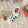 Calcetines de Navidad de coral de otoño e invierno, calcetines de suelo cálidos para el hogar de terciopelo medio, calcetines de Navidad de Papá Noel