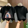 Camiseta de manga larga para niña, nuevo estilo primavera/otoño 2026, base infantil moderna y linda, conjunto de otoño de algodón puro, top tipo dos piezas