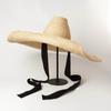Sombrero de paja de rafia de ala ancha delicado tejido a mano nuevo de primavera y verano europeo y americano cónico de copa alta con correa de cinta forma cóncava sombrero de paja para playa