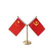 Popular adorno de bandera de coche de latón puro, bandera de coche pequeña, bandera de fiesta pequeña, adorno de bandera roja de escritorio de oficina de alta gama