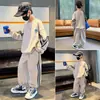 Conjunto de Moletom Masculino Primavera e Outono, Roupa Esportiva Infantil de Outono, Modelo Novo 2026 Fresco e Estiloso, Estilo de Rua Moderno e Fashion