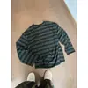 Camiseta de manga larga fina, translúcida, con efecto desgastado, de corte holgado, con rayas degradadas de otoño y dobladillo deshilachado, prenda de abrigo moderna para hombre