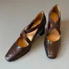 Zapatos de tacón grueso estilo retro francés de piel de cordero súper suave para mujer con tira cruzada y puntera cuadrada Mary Janes Tacones altos elegantes adelgazantes para mujer