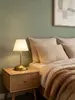 Nueva lámpara de hongo moldeada transfronteriza, lámpara de mesita de noche con un toque vintage de alta gama, recargable, lámpara de mesa decorativa creativa para dormitorio