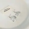Pendientes de Flor Metálica Aguja de Plata, Moda Retro Francesa, Versátiles para el Trabajo, Pendientes de Borla Simples y de Alta Gama, Electrochapados