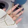 Moda Europea y Americana Pendientes Exagerados con Forma de Diamante Grande para Mujer ~ Nuevo Estilo Fresco Tendencia de Pendientes Metálicos
