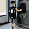Conjunto de Duas Peças Moda Casual para Crianças Maiores, Estilo Leve, Novo Top Regata e Shorts de Verão 2026 para Meninos