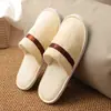 Pantuflas Desechables de Coral Fleece Engrosadas de 7 mm con Suelas Embebidas, Adecuadas para Hoteles, Casas de Huéspedes, Hospitalidad en el Hogar y Salones de Belleza