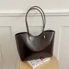 Bolso tote moderno y elegante, nuevo bolso de hombro de gran capacidad para la moda de otoño, accesorio elegante, bolso simple para mujer debajo del brazo, moderno