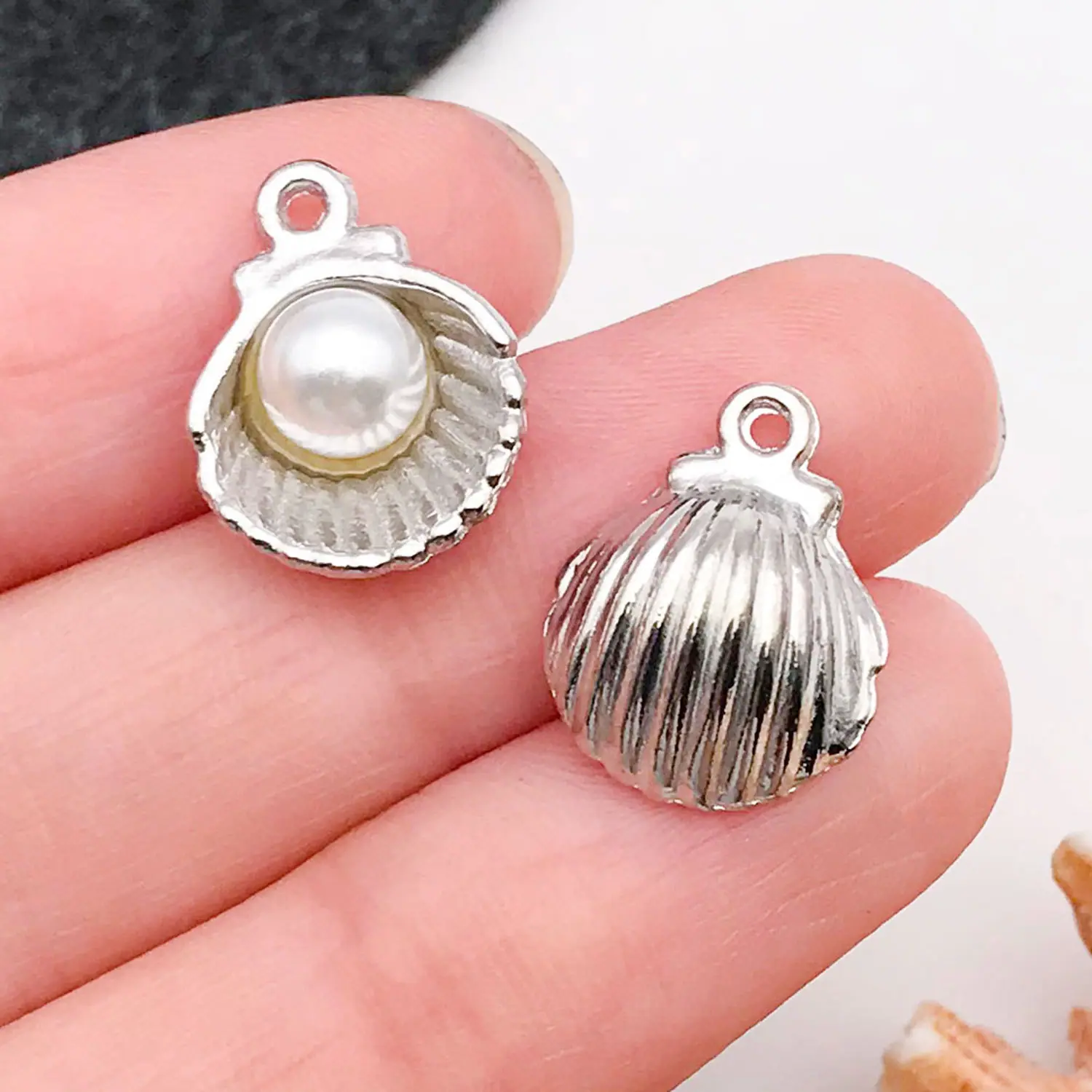 19040-白色滴油锌合金海洋珍珠贝壳15x12-1.1g