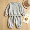 Conjunto Simples de Moletom Liso Infantil Meninos e Meninas Calça Jogger Solta com Punho Conjunto de Duas Peças Outono Roupa Infantil Fonte