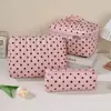 Bolsa de maquiagem acolchoada com bolinhas pretas, capacidade grande, de mão, tecido de algodão, para guardar cosméticos, ideal para viagens e bolsa de higiene pessoal portátil