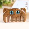 Peine pequeño de madera de sándalo verde natural tallado con forma de gato, portátil, pequeño, artesanal, regalo al por mayor