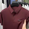 Camiseta de manga curta sem costura, alta elasticidade, não amassa, novo estilo de verão para homens, top versátil, solto e simples, camisa polo de cor sólida com gola de lapela