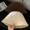 Sombrero tipo cubo de punto con patrón de rombos estilo japonés para mujer, adecuado para otoño e invierno, te mantiene abrigada, hace que tu cara se vea más pequeña y es perfecto para personas con cabezas más grandes.