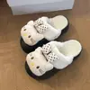 Chinelos Fofos de Pelúcia com Cabeça de Desenho Animado para Mulheres Estilo Outono/Inverno 2026 Bolinhas Laço Sola Grossa Antiderrapante Calçado para Casa Chinelos para Exterior