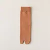 Fábrica de Meias Zhuji Aceita Pedidos de Amostra e de Material, Fornece Mão de Obra e Materiais, e Oferece Meias Bordadas, Jacquard e Estampadas Personalizadas