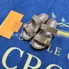 Sandalias de Marca L de Comercio Exterior Versión Alta Monograma Hebilla de Metal de Goma Sandalias Planas Deslizantes Unisex Venta al por Mayor