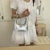 2026 Novo Modelo Bolsa de Ombro Meia-Lua, Bolsa de Mão de Couro Envernizado Colorido, Bolsa de Mão com Design de Nicho Fashion, Bolsa Pequena Tendência
