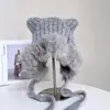 Chapéu de Tricô Desfiado com Cadarço e Orelhas de Gato para Mulheres, Gorro Pequeno Quente de Inverno e que Afina o Rosto, Chapéu Pulôver Estiloso e à Prova de Vento, Tendência