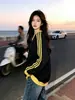 Sudadera de algodón puro compuesto estilo coreano con cuello en V de encaje, estampado de logo y diseño de tres rayas, unisex y corte holgado