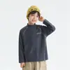 La nueva colección de invierno de Haimei para niños: Camiseta de manga larga de invierno 2026 con cuello semi alto, hecha de forro polar suave, capa base elegante y moderna