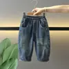 0957 Jeans Masculino Estilo Primavera e Outono 2026 Nova Roupa Infantil Calças Bonitas e Modernas Bebê Graffiti Calças Longas