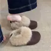 2026 Nuevas Pantuflas de Algodón de Punta Cerrada Estilo Lindo Pantuflas de Felpa para Mujer Invierno Zapatos Estilo Birkenstock Cálidos con Forro Adicional Zapatos Peludos Antideslizantes