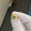 Huajie novo mais vendido europeu e americano placa larga retro corte areia dourada anel banhado a ouro 18k anel cravejado com zircônia atacado