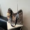 Bolsa de hombro nicho transfronteriza 2026, bolsa tote con estampado de leopardo para otoño e invierno, moderna y de alta gama, de un solo hombro, cruzada, para debajo del brazo