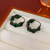 Pendientes de Tuerca Geométricos Estilo Vintage con Aguja Plateada y Diamantes, Pendientes Exquisitos Versátiles con un Toque de Lujo Ligero y Sensación de Alta Gama, Joyería de Diseño de Nicho para Mujer