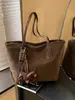 Bolso Retro de Aspecto Elegante para Mujer 2025 Invierno Nuevo de Moda Bolso de Hombro de Gran Capacidad Bolso Tote Versátil y Moderno para Viajar