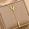 Colar Cruzado de Aço Titânio para Mulheres, Design de Nicho de Luxo Leve, Totalmente em Aço Titânio, Corrente para Clavícula de Temperamento que Não Desbota