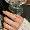 Anillo Popular de Xiaohongshu con Circonita Microincrustada y Perla Pequeña, Anillo Sencillo de Moda y Elegante, Anillo Apilable Simple para Dedo Índice o Meñique