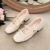 Sapatos Femininos Exquisitos Franceses de Salto Grosso Baixo 2026 Novos Doces Femininos com Laço e Saia Sapatos de Ballet Delicados