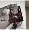 Bolsa de Ombro para o Dia a Dia com Design de Nicho para Mulheres 2026 Nova Moda Bolsa de Couro com Cera de Abelha Versátil de Alta Qualidade Transversal