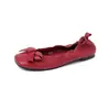 Zapatos Mocasines Cómodos de Suela Suave, Moda Simple, Color Rojo, 0.8cm, 2026 Otoño Nuevo, Punta Cuadrada, Tacón Bajo, Zapatos de Abuela, Zapatos de Piel