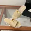 Sandalias sin cordones para mujer con hebilla metálica de patrón de diamantes estilo francés, nuevo modelo primavera-verano 2026, suela blanda, antideslizantes, sandalias para vacaciones