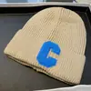 Gorro de Punto de Color Sólido de Moda con Logo de Letra Estilo Coreano Unisex Versátil Gorro de Punto Casual Bloqueo de Color Simple de Lana con Orejeras