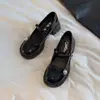 Nuevos zapatos de cuero para mujer estilo chino 2026 otoño nuevo zapatos de tacón bajo con tacones gruesos, tiras de perlas y punta redonda tacones altos